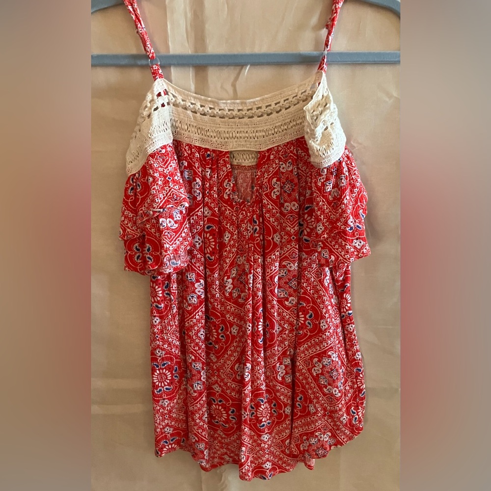 Women’s Off Shoulder Top Red Paisley No Label Size is Mediium/Large